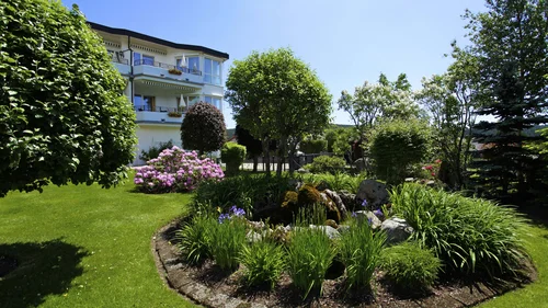 Ihr Wohlfühlhotel im Hochschwarzwald – Hegers Parkhotel Flora am Schluchsee Ihr Wohlfühlhotel im Hochschwarzwald – Hegers Parkhotel Flora am Schluchsee
